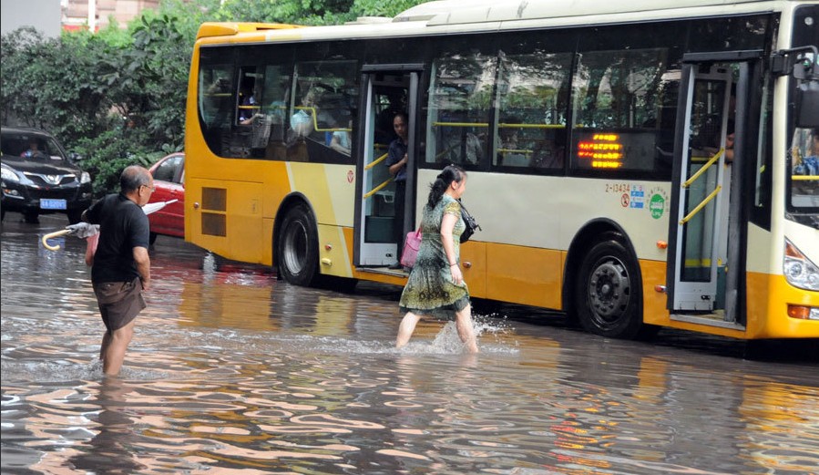 廣州早上下雨，鴻業(yè)依然全力送貨